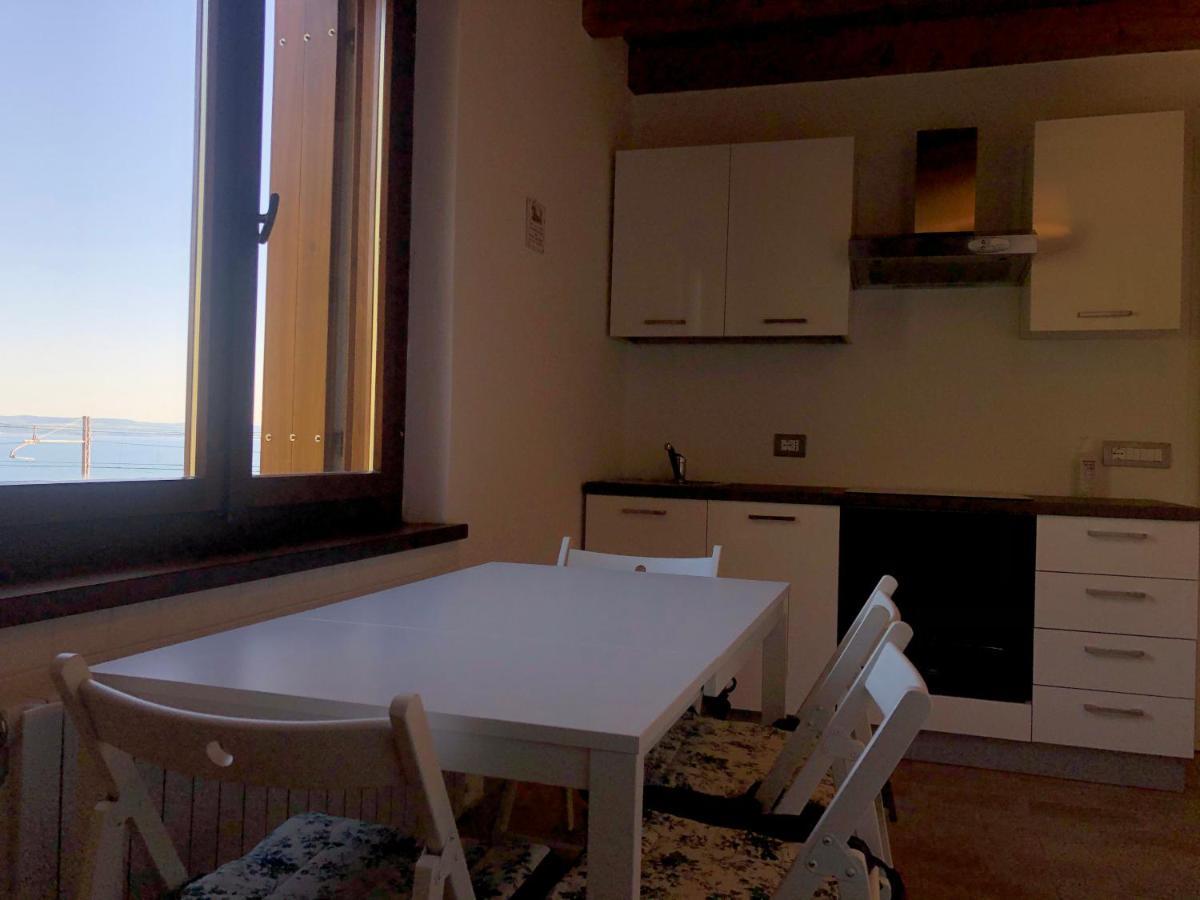 Barcola Mare Apartment ตรีเอสเต ภายนอก รูปภาพ